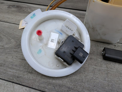 2017-2023 BMW 530i G30 Fuel Gas Tank Sending Unit Assembly 7476101
