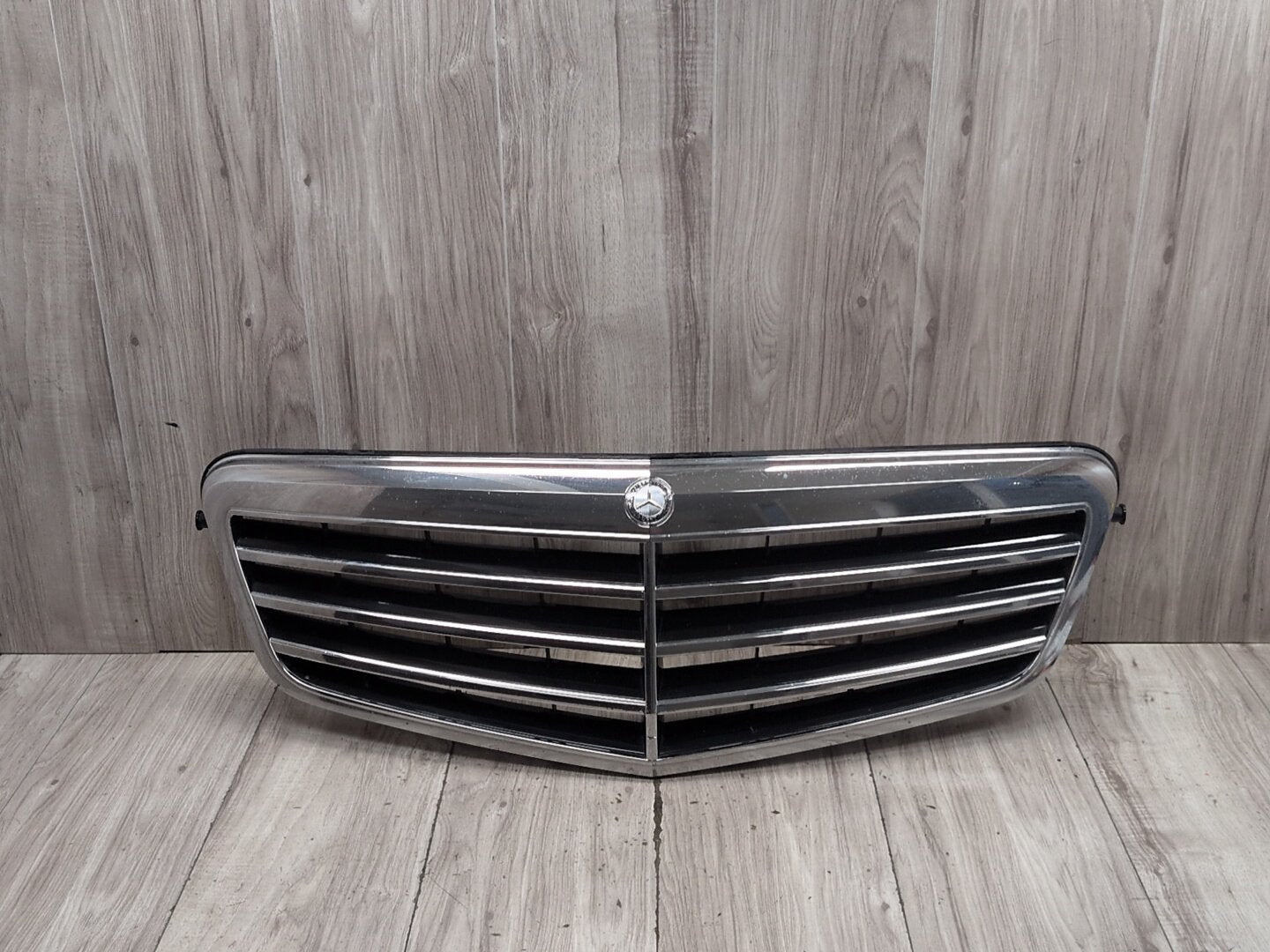 2009-2012 Mercedes-Benz E550 W212 Front Middle Center Bumper Cover Grille A2128800583 OEM