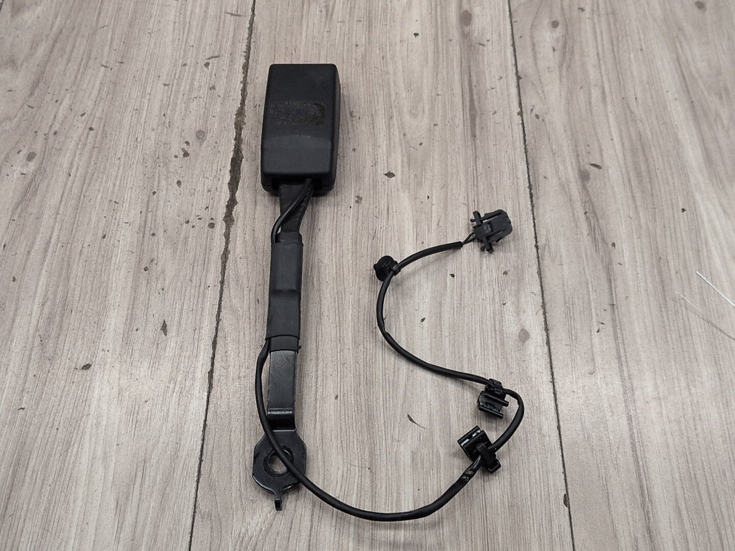 2015-2018 Audi Q3 8U Front Left Driver Seatbelt Seat Belt Buckle 8R0857755M