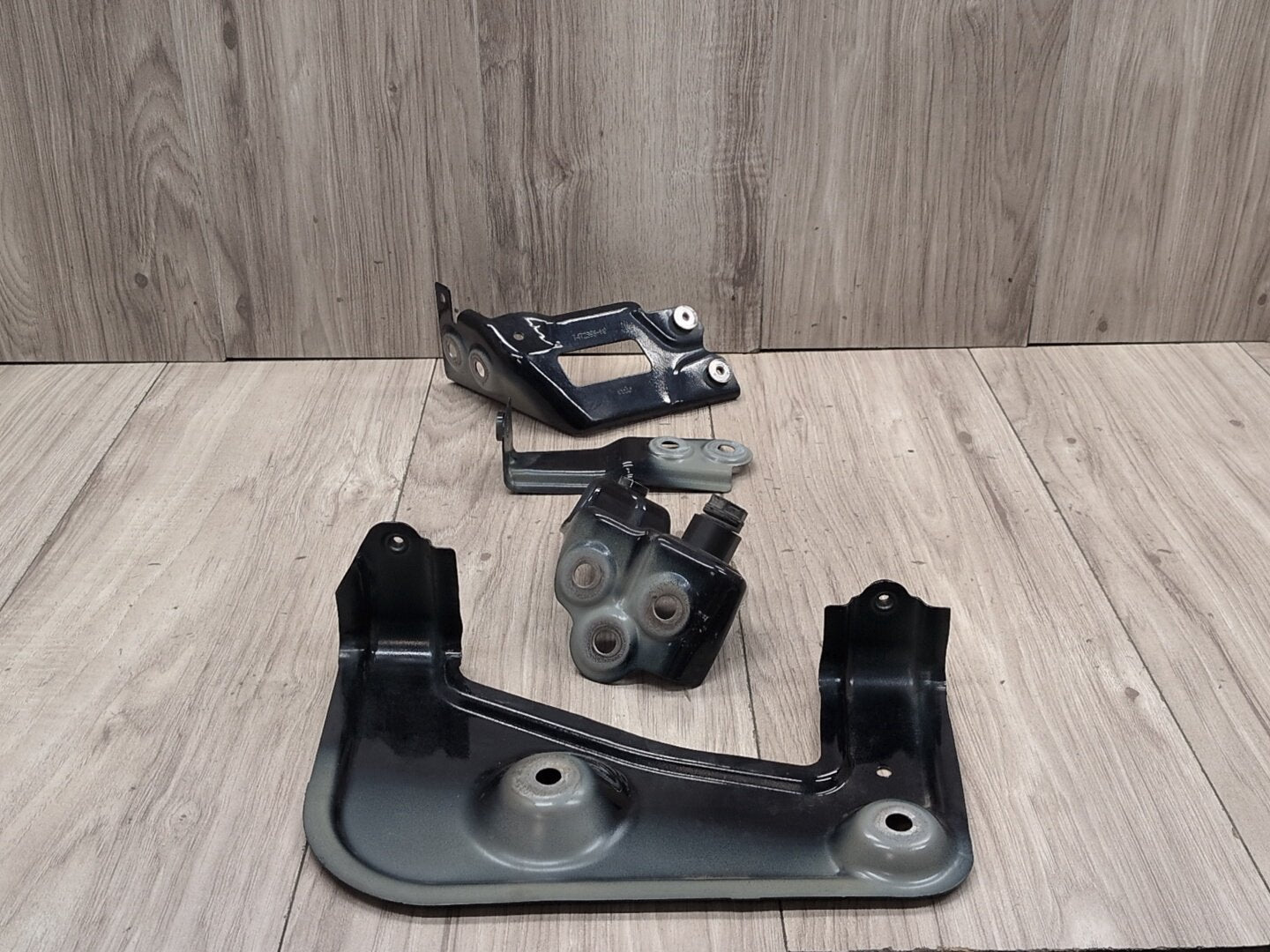 2019 - 2026 BMW X5 G05 Front Left Driver Fender Brackets SET 7418279 N63B44M3