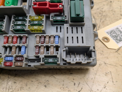 2007-2013 BMW 335i E92 Front Power Distribution Fuse Box 6906622 OEM
