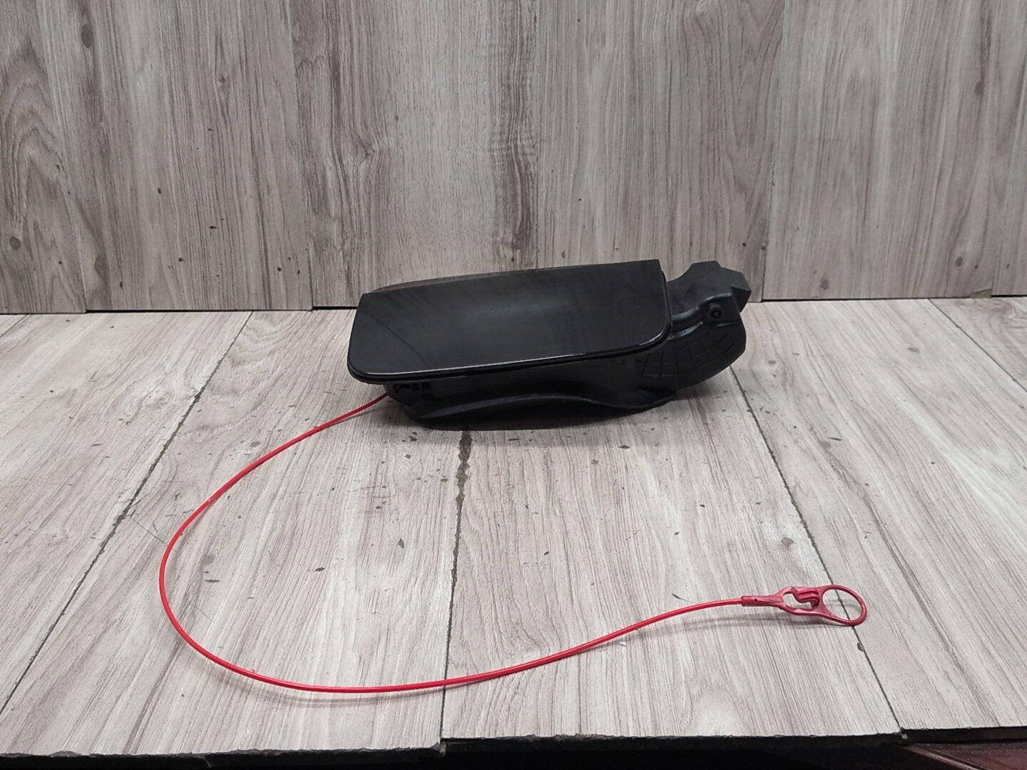 2015-2018 Audi Q3 8U Gas Cover Assembly 8U0809906C