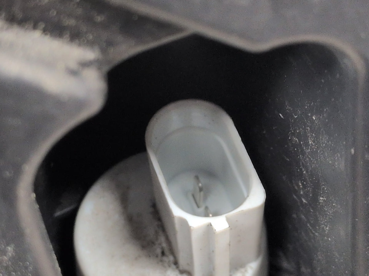 OEM BMW G12 G30 540 M550 750 M760 Windshield Wiper Washer Reservoir Tank Pump