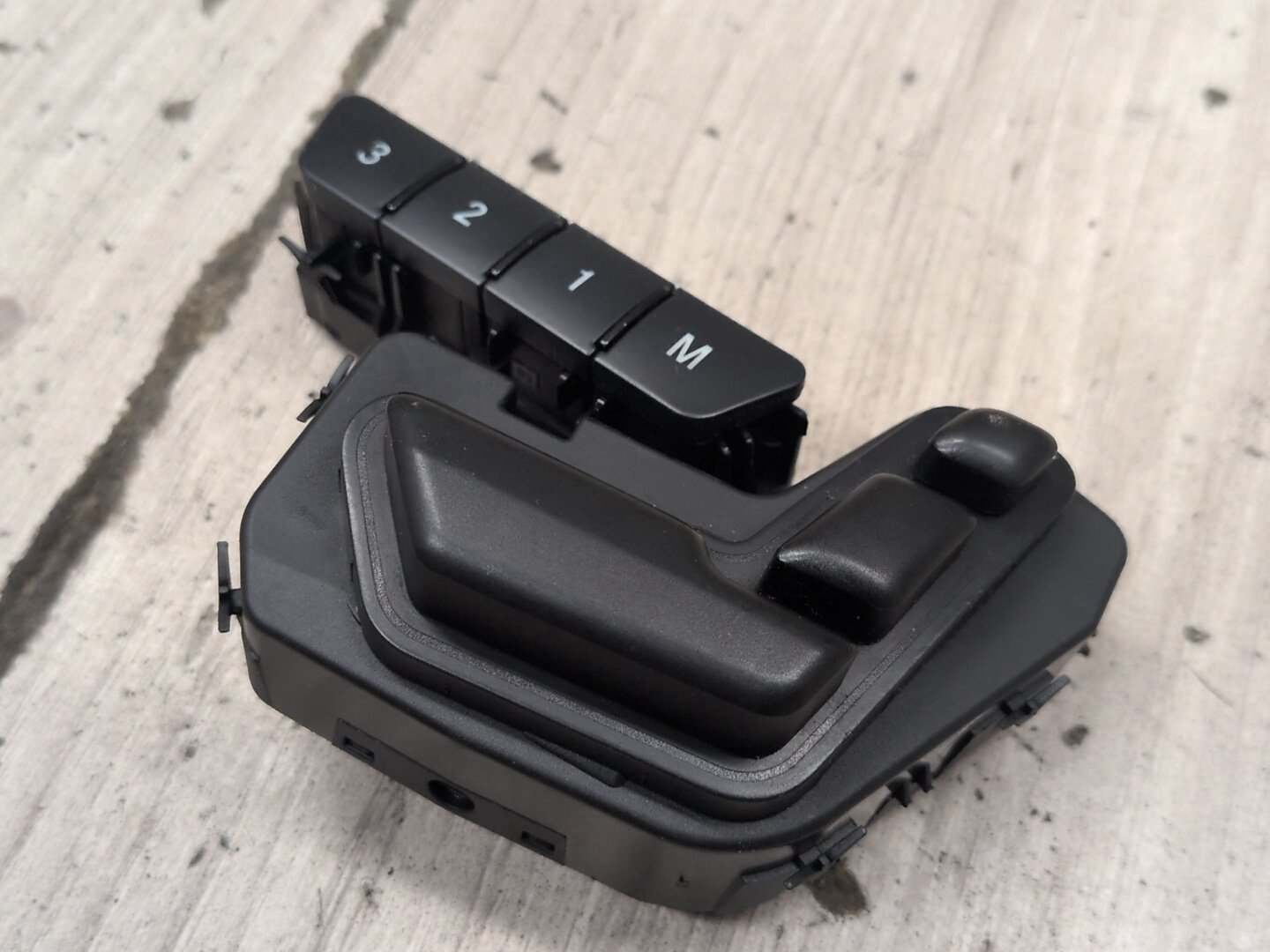 2009-2012 Mercedes-Benz E550 W212 Front Right Passenger Seat Memory Switch A2128700558 OEM