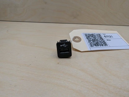 2018-2024 BMW X3 G01 AUX/ USB Charger Port Socket 9229294 OEM