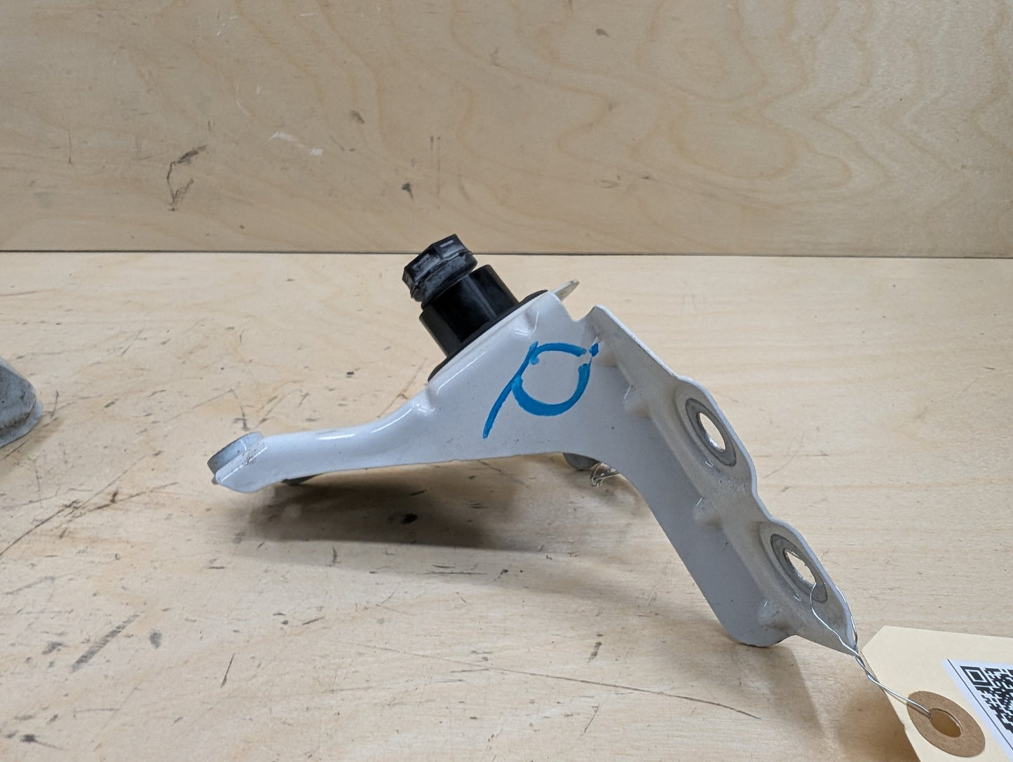 2018-2024 BMW X3 G01 Front Right Passenger Fender Brackets SET 7424678