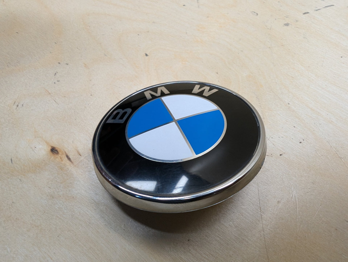 2007-2013 BMW 335i E93 Emblem Badge Symbol Logo 7146052