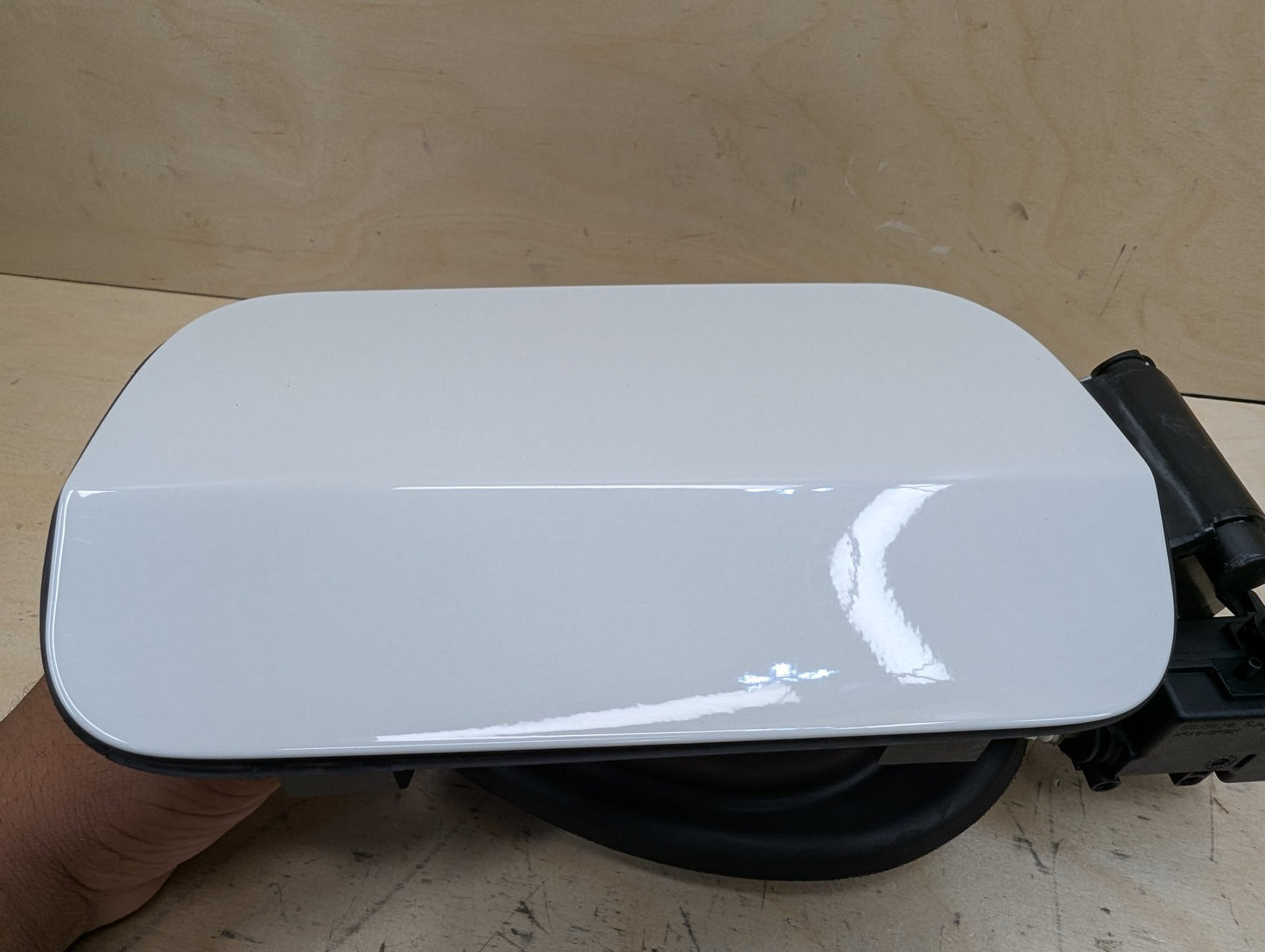 14-20 OEM BMW F32 F82 M4 Gas Fuel Tank Filler Door Cap Lid Cover Assembly