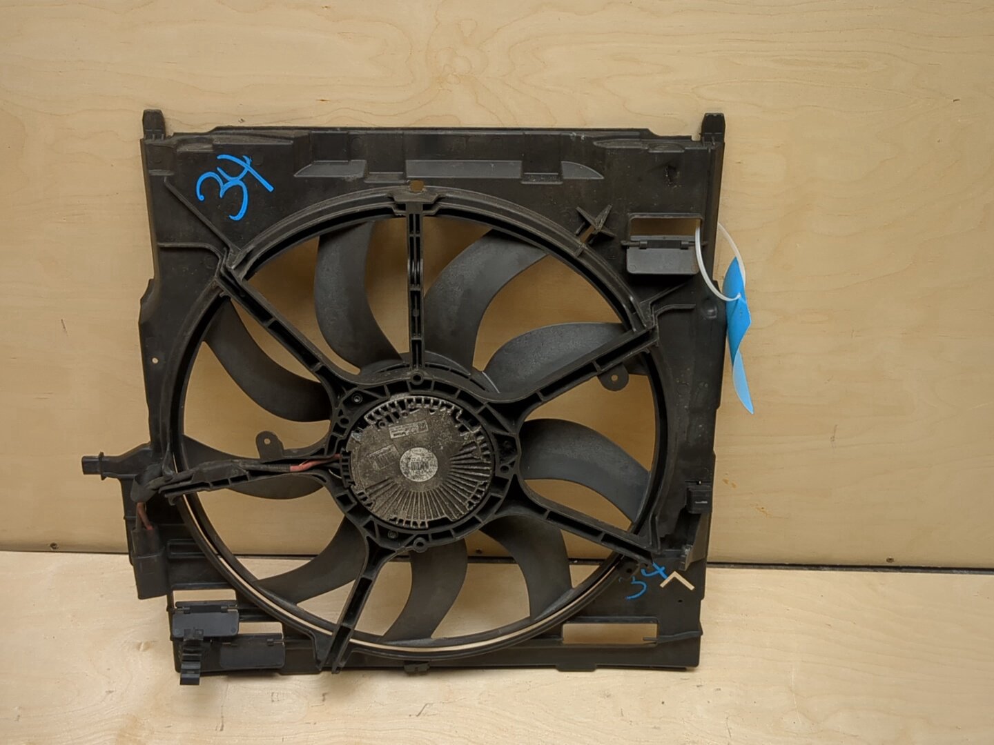2007-2013 BMW X5 E70 Electric Cooling Fan Shroud Housing w/ Motor 7647753