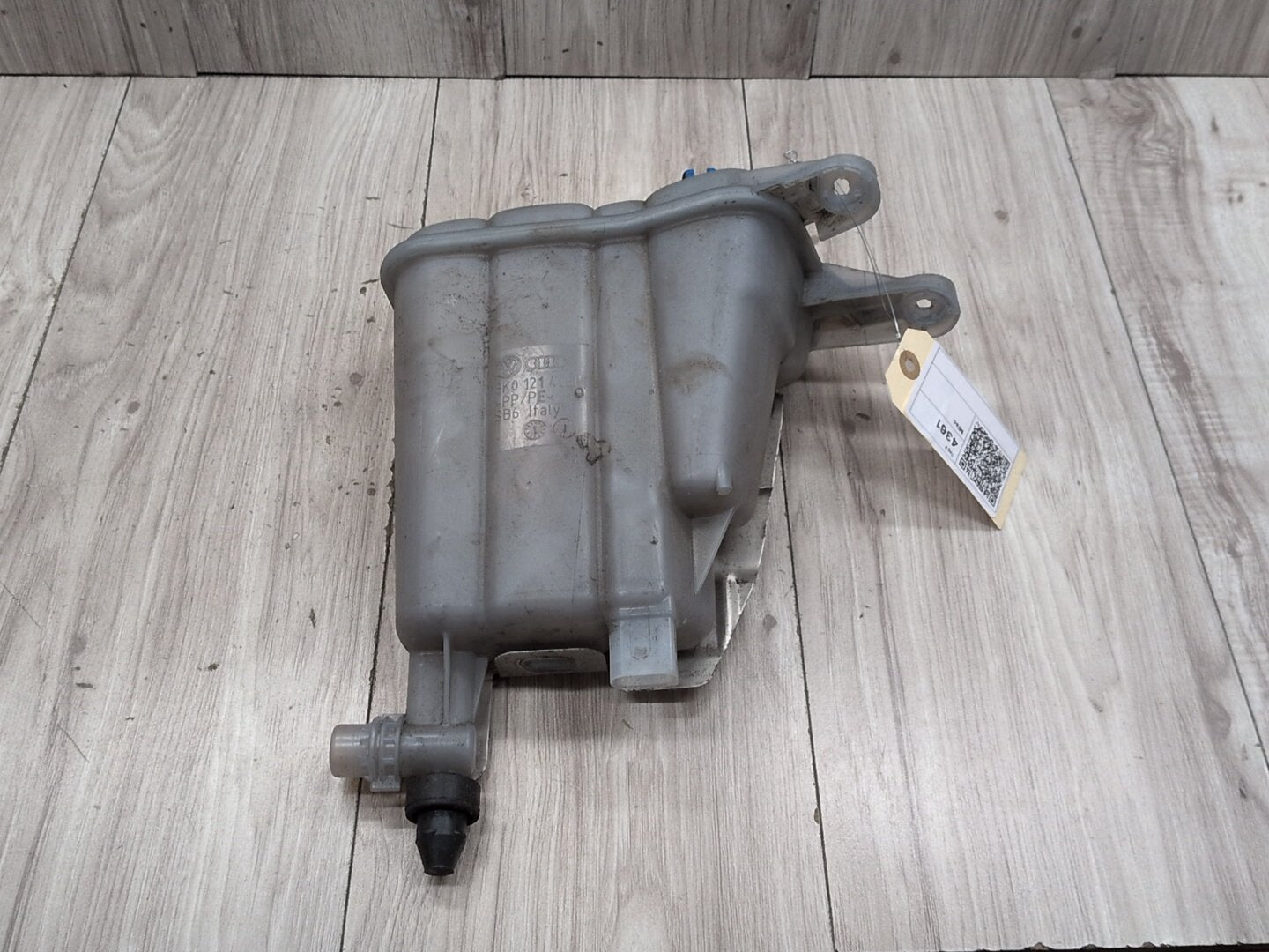 2008 - 2017 Audi S5 8T Coolant Expansion Tank Reservoir 8k0121405N