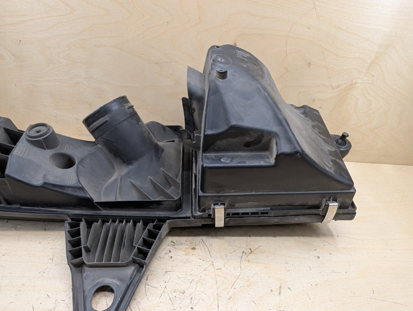 2012-2018 BMW F30 320i N20B20U0 Engine Air Filter Box Assembly 7597589