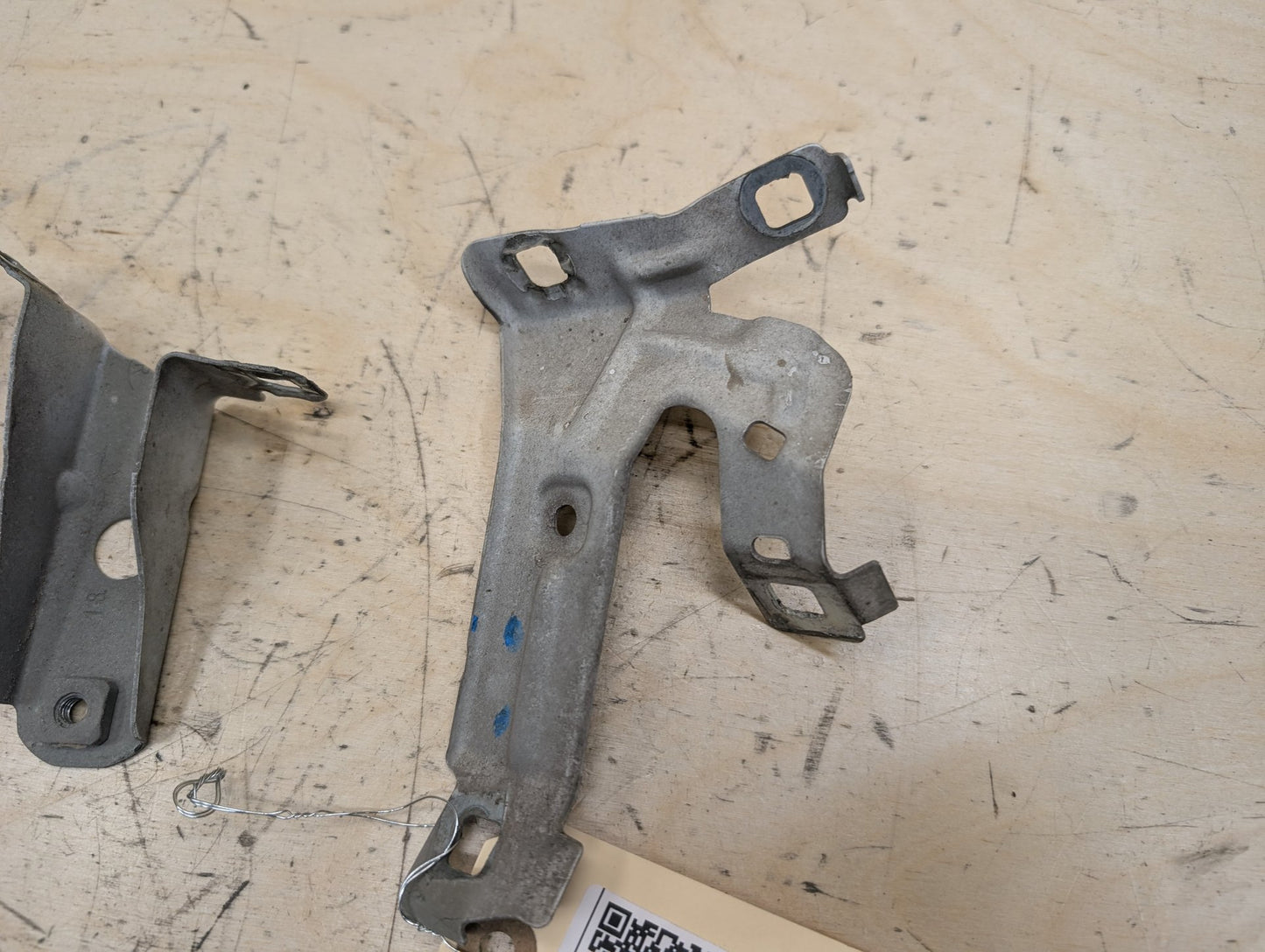 15-20 OEM BMW F80 F82 F83 M3 M4 Left Driver Fender Bracket Mount Carrier SET