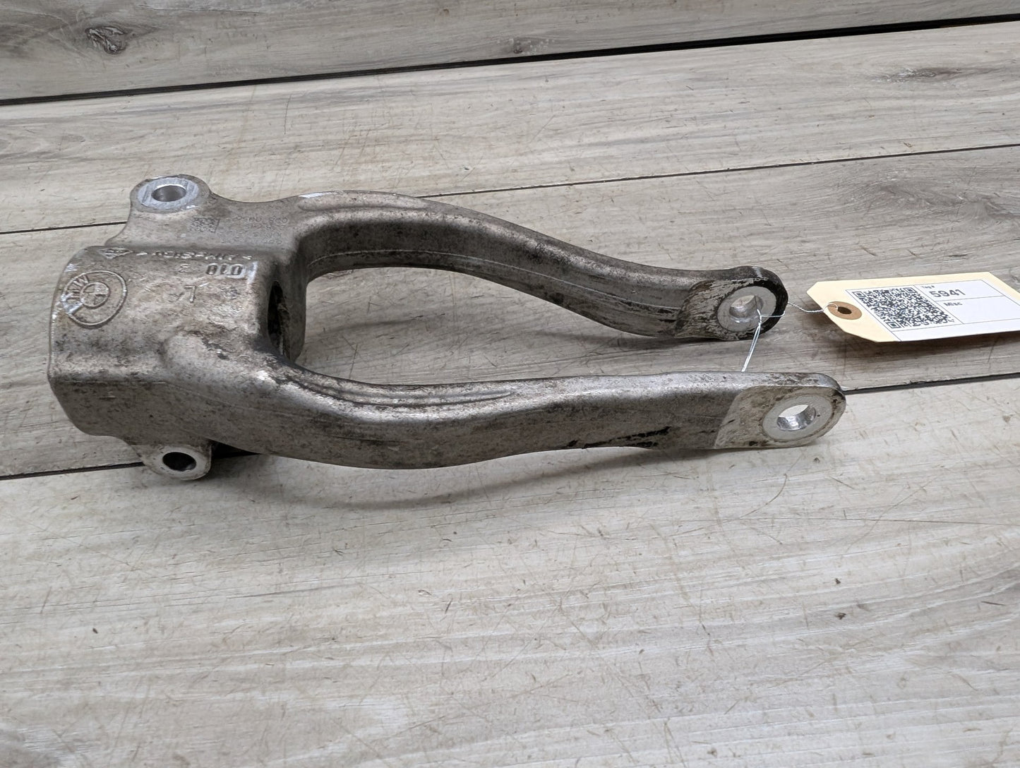 2016-2022 BMW 750Li G12 Front Left Driver Spring Strut Shock Absorber Bracket 6861199