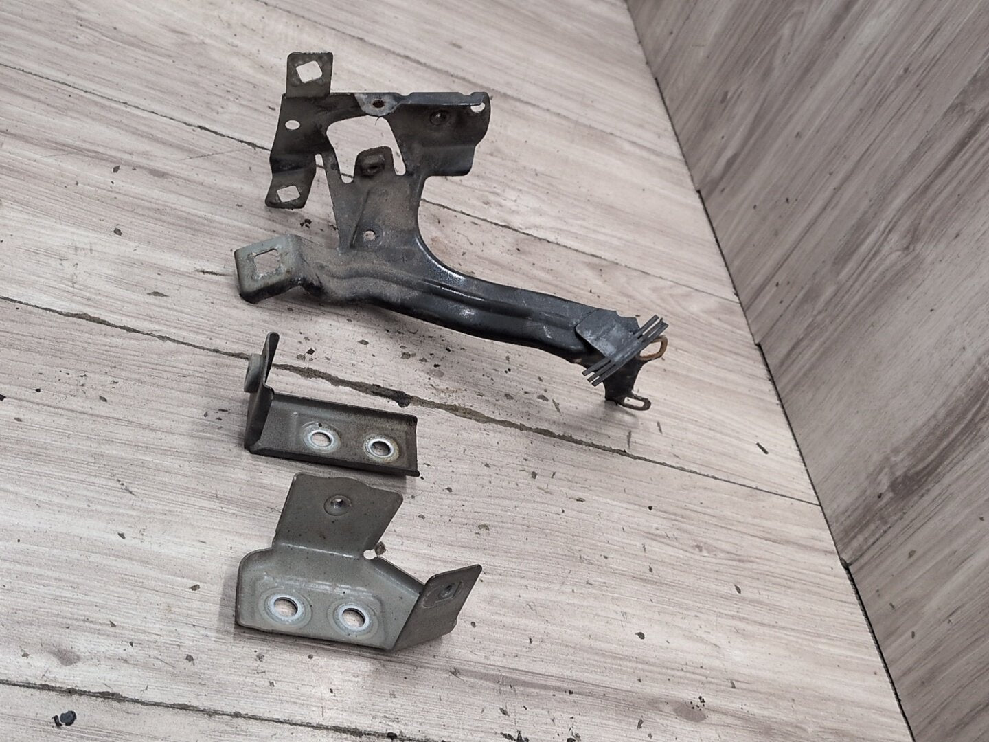 2016-2022 BMW 750i G12 Front Right Passenger Fender Brackets SET 7413402 OEM