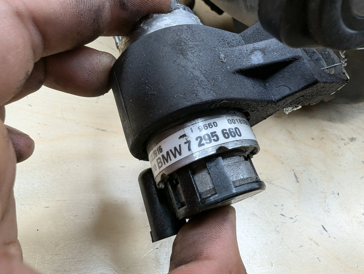 BMW F30 F31 328D N47T Diesel Exhaust Fluid Def Scr Active Tank Pump OEM