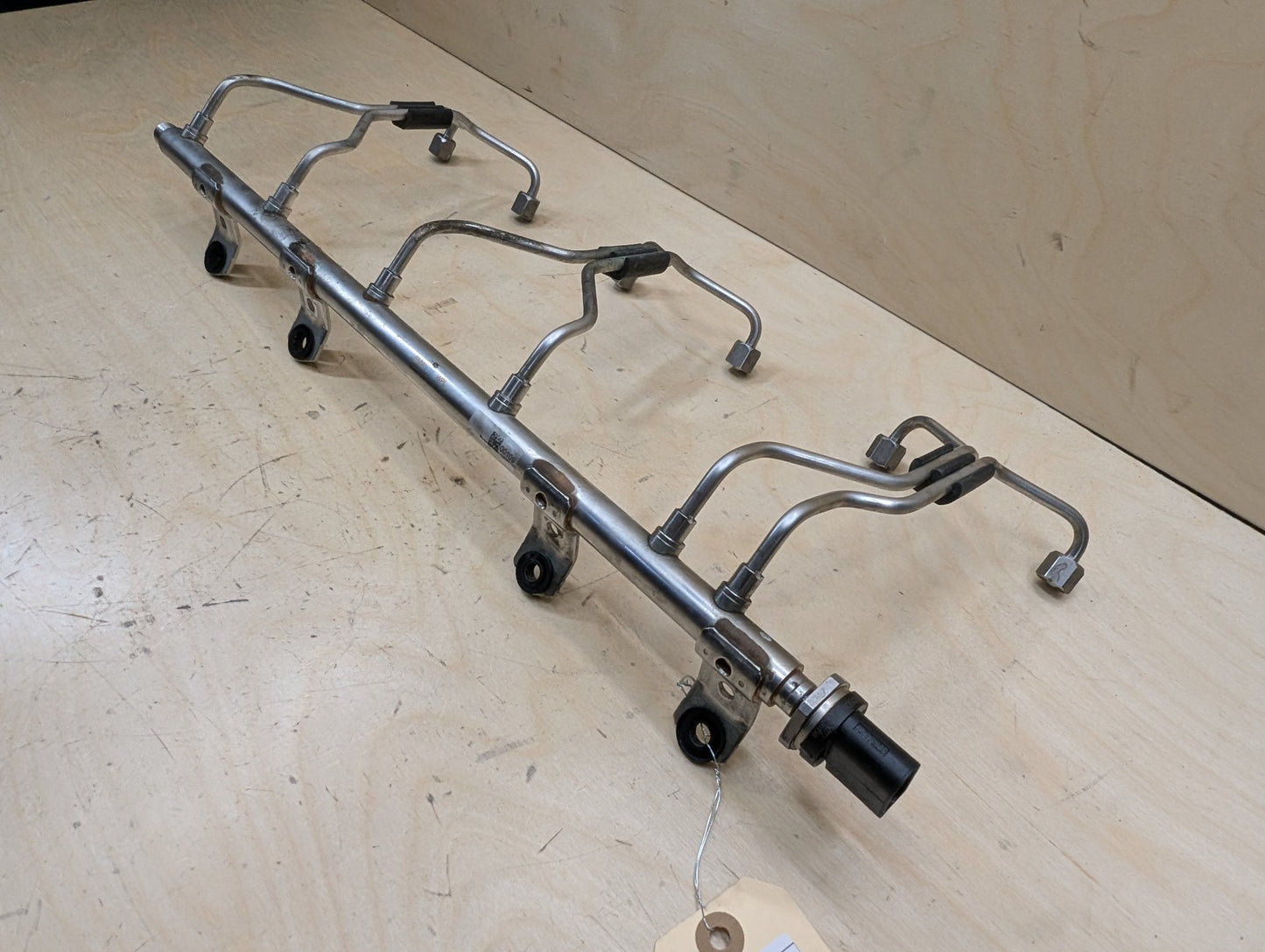 2015-2019 BMW F16 X6 N55B30M0 Engine Motor Fuel Injector Rail Line 7649710
