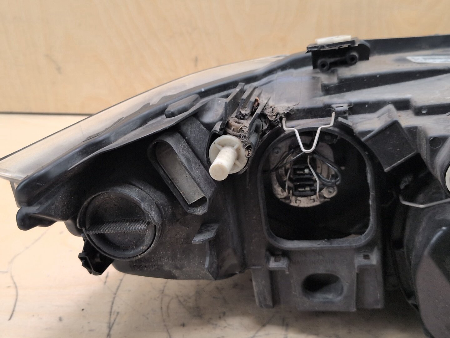 09-11 OEM BMW E90 328 335 LCI Left Driver Side Halogen Headlight w/ Modules