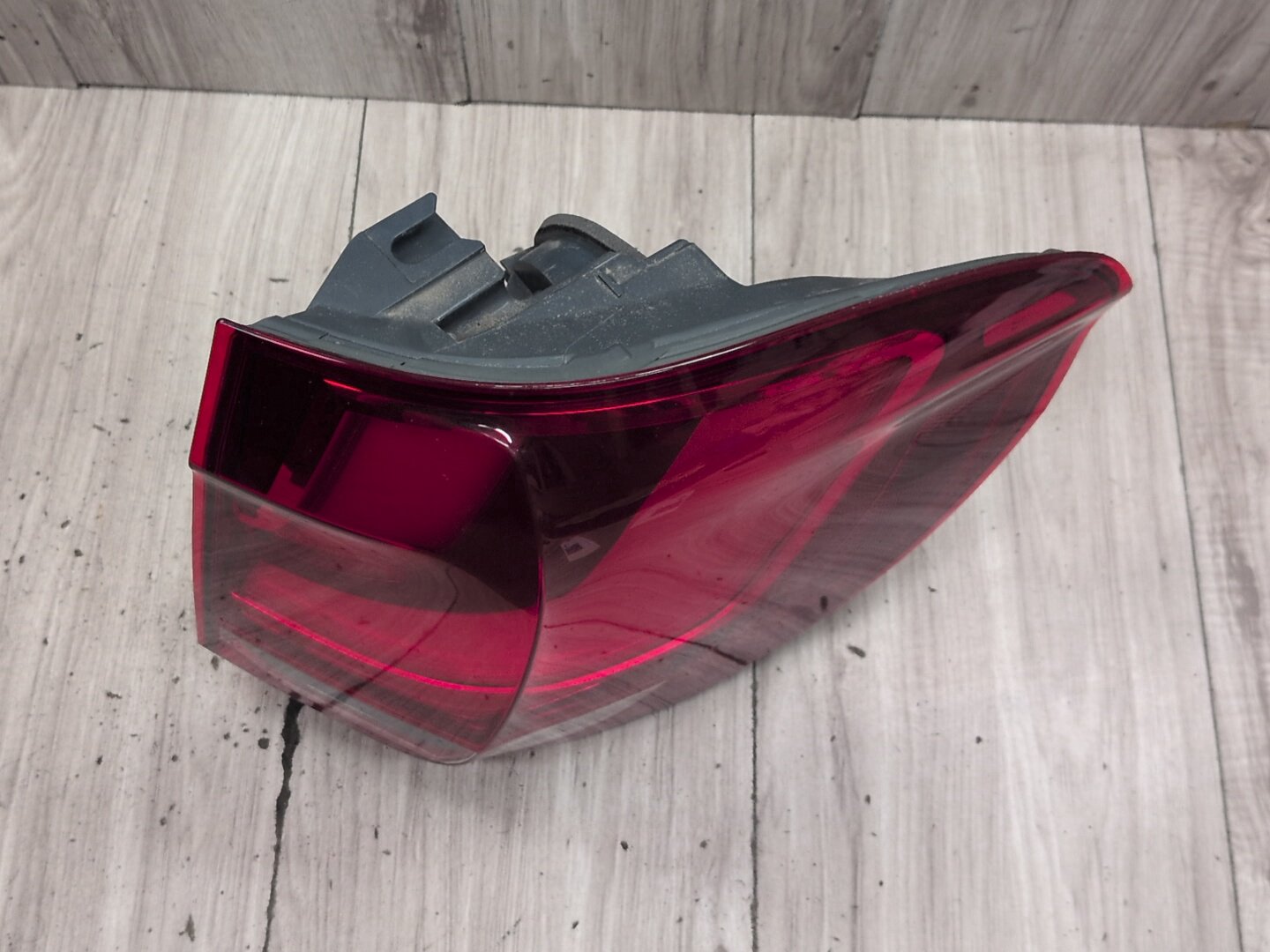 14-18 BMW OEM F15 F85 X5 X5M Rear Right Passenger Side Outer Stop Tail Light
