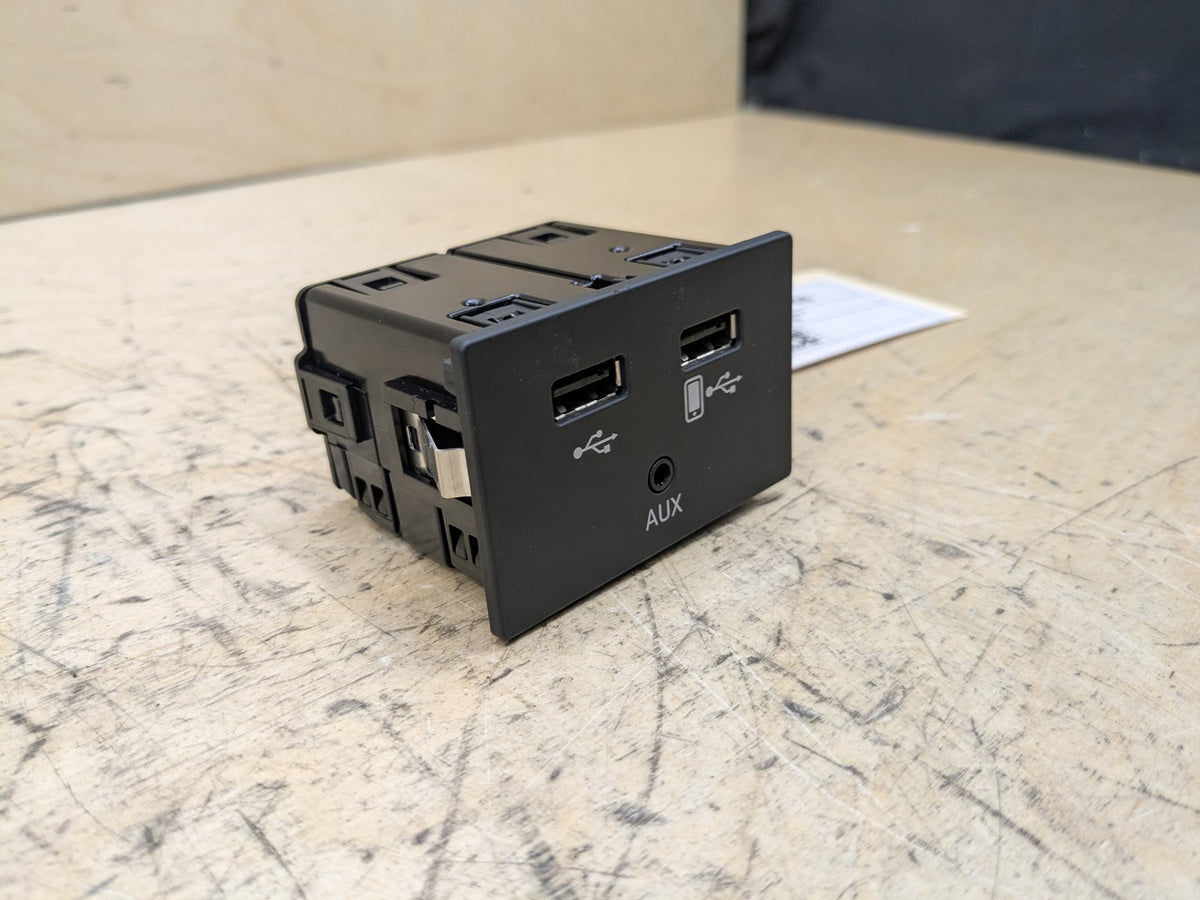 2012-2018 Audi A6 C7 AUX/ USB Charger Port Socket 4G0035736 OEM