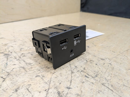 2012-2018 Audi A6 C7 AUX/ USB Charger Port Socket 4G0035736 OEM