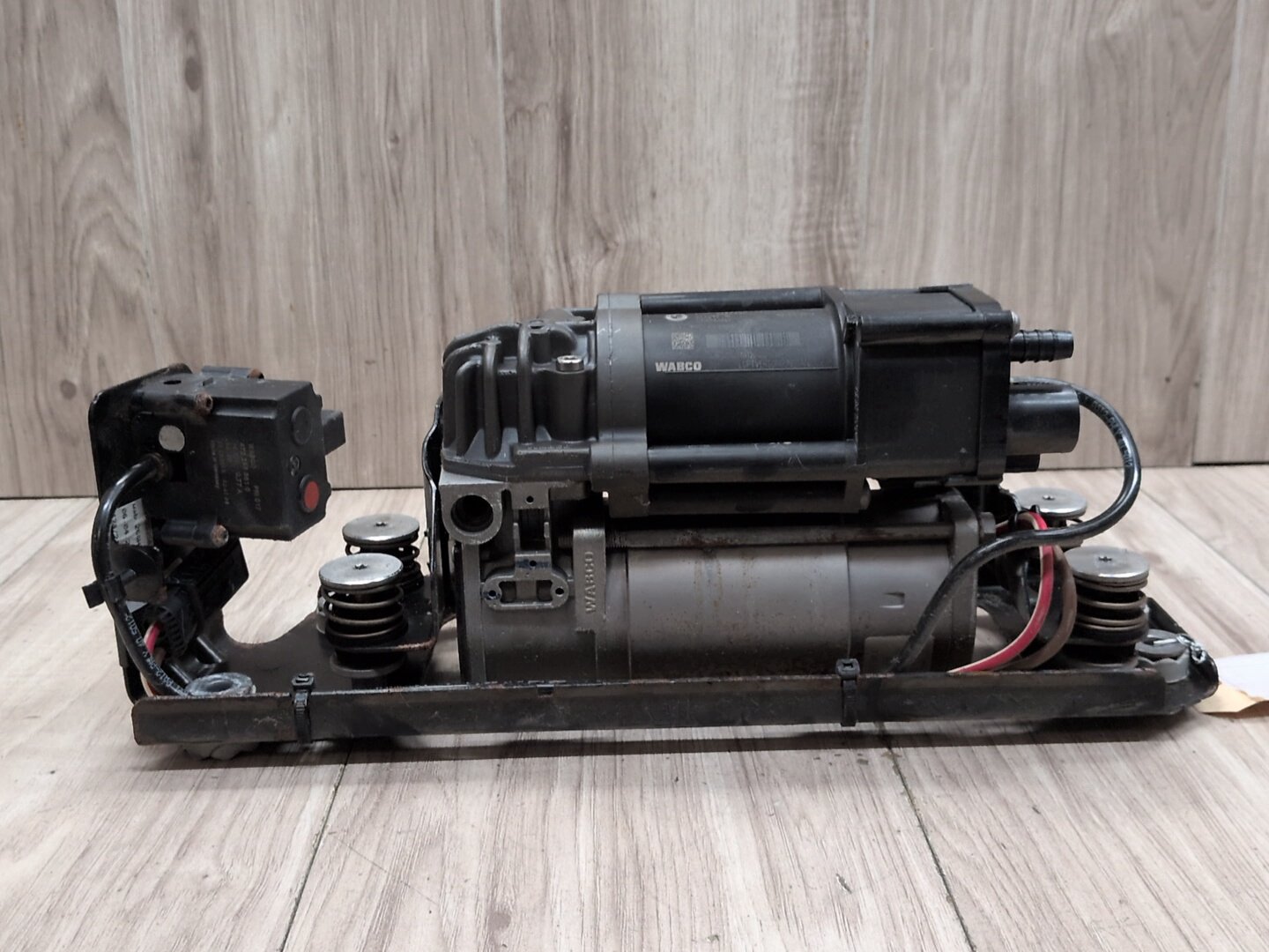 09-15 OEM BMW F01 F02 740 750 760 B7 Rear Air Suspension Compressor Pump Motor
