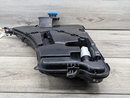 OEM BMW G12 G30 540 M550 750 M760 Windshield Wiper Washer Reservoir Tank Pump