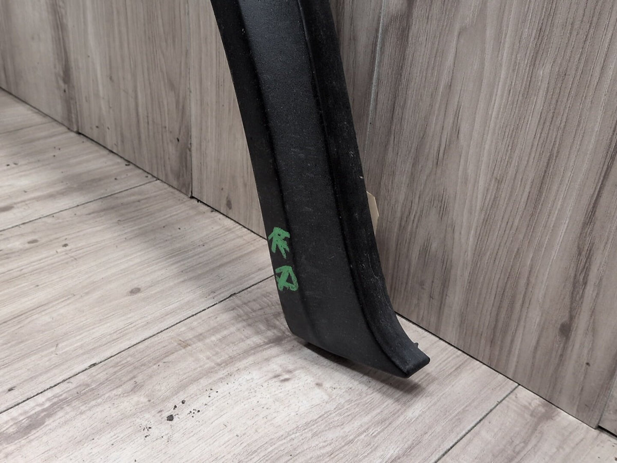 2007-2013 BMW X5 E70 Front Right Passenger Fender Flare Arch Trim Molding 7163560