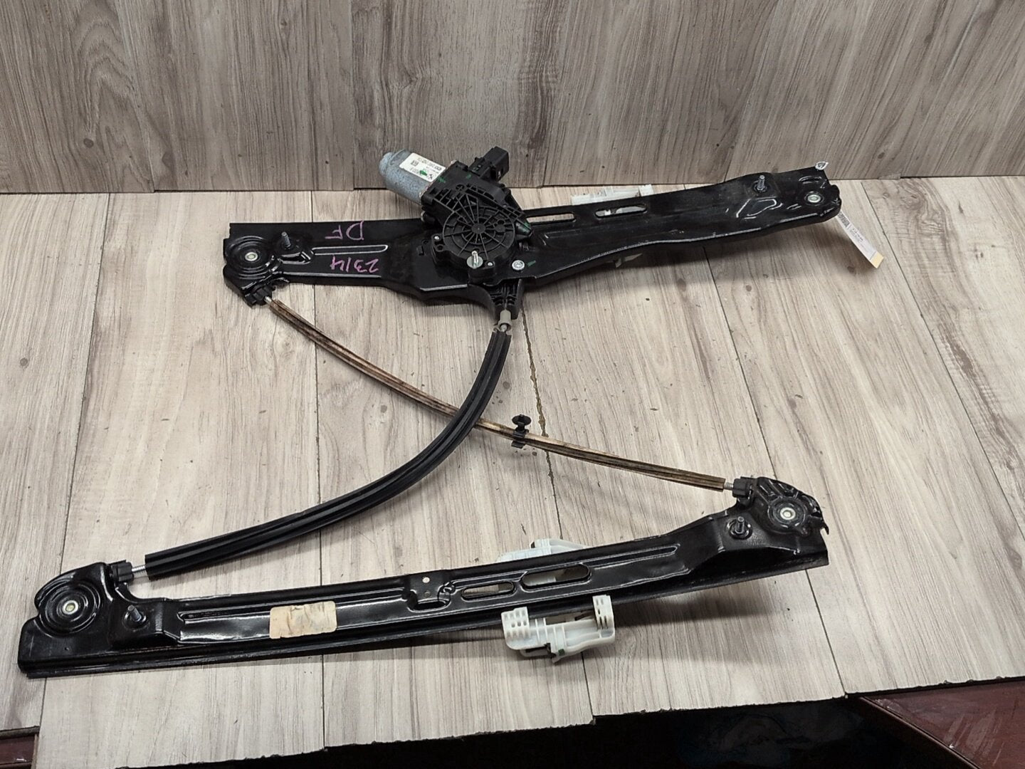 2011 - 2017 BMW X3 F25 Front Left Driver Door Window Glass Regulator w/ Motor 7258533 N20B20O0