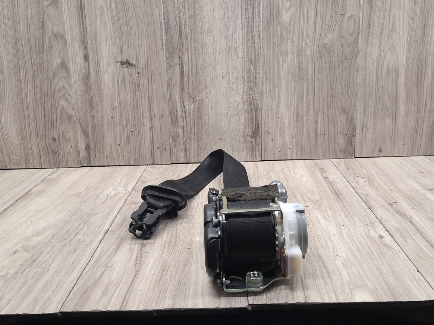 2015-2018 Audi Q3 8U Front Left Driver Seatbelt Seat Belt Retractor 8U0857706F