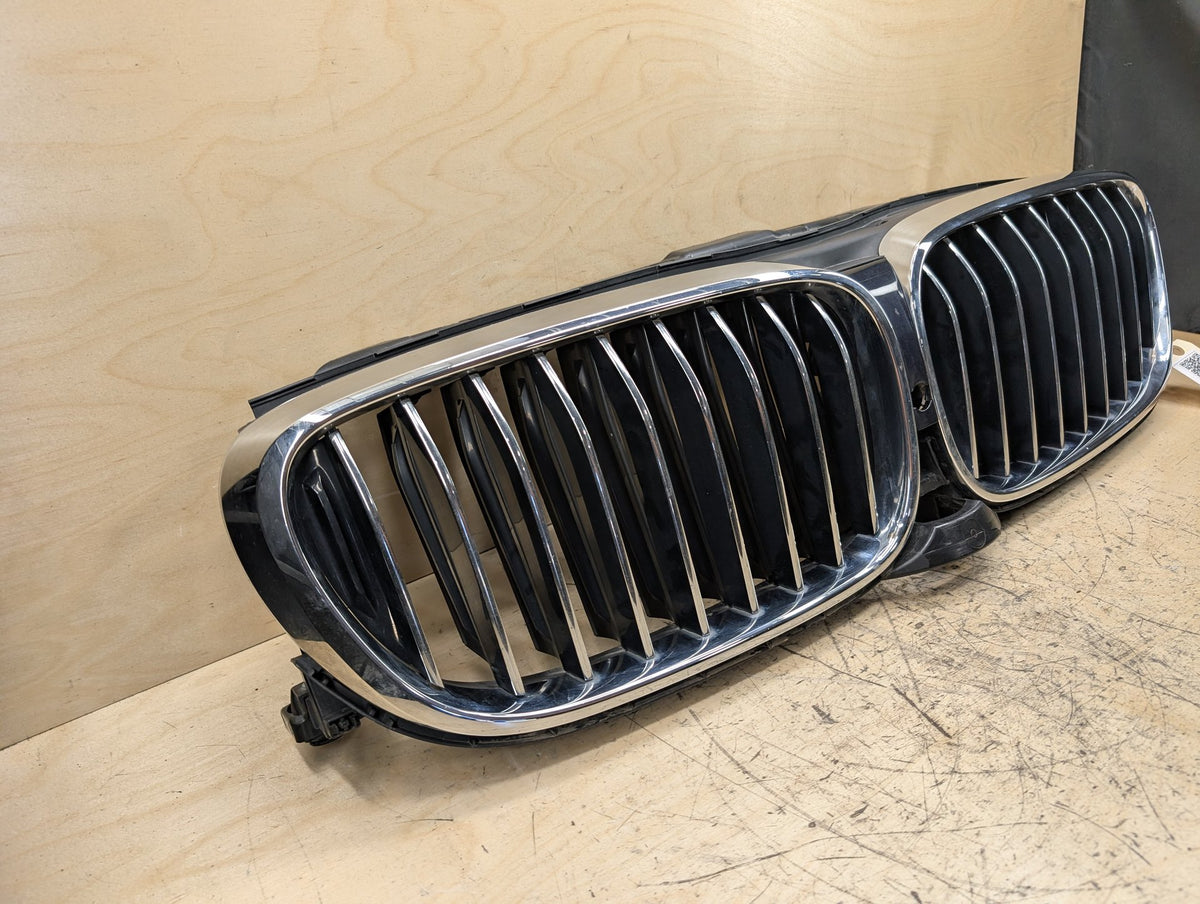 2016-2019 BMW 740i G12 Front Left Right Upper Bumper Cover Kidney Grilles SET 8091760 OEM