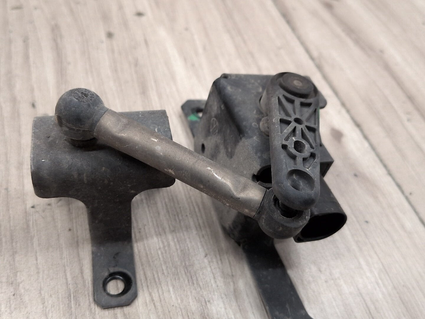 2015-2018 Audi Q3 8U Suspension Height Level Sensor 1T0907503B