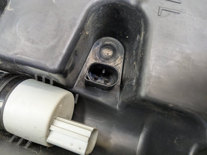 OEM BMW G12 G30 540 M550 750 M760 Windshield Wiper Washer Reservoir Tank Pump