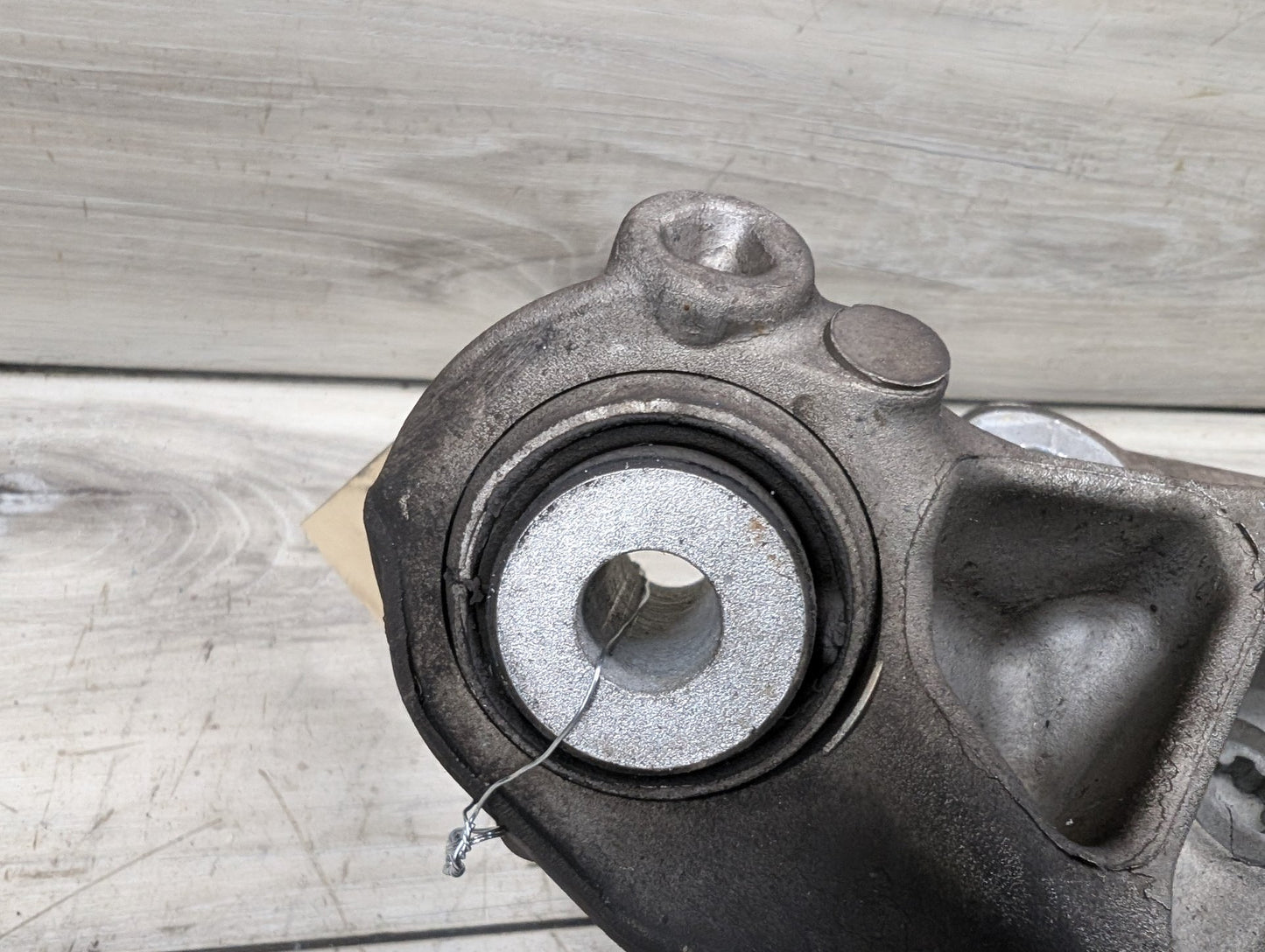 OEM BMW G01 X3 30i 30iX M40iX REAR Right Passenger Knuckle Hub Spindle Bearing