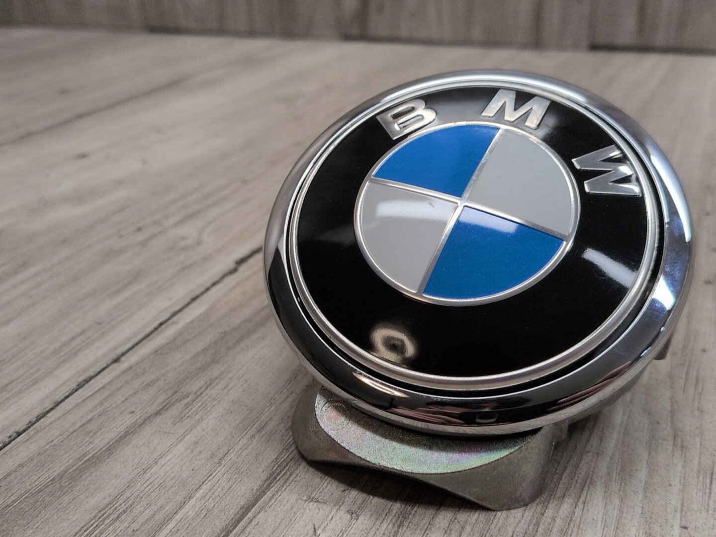 2012-2018 BMW M6 F06 - Liftgate Trunk Lid Emblem PN: 7273659