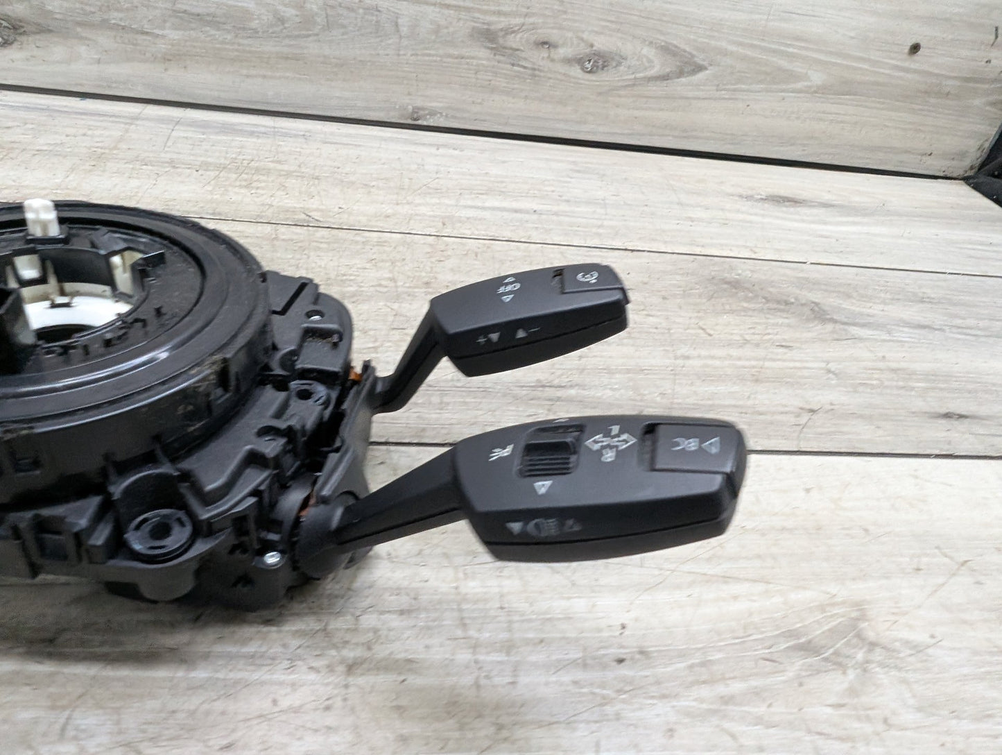 06-13 OEM BMW E89 E90 E92 E93 Steering Switch Control Angle Sensor Clock Spring