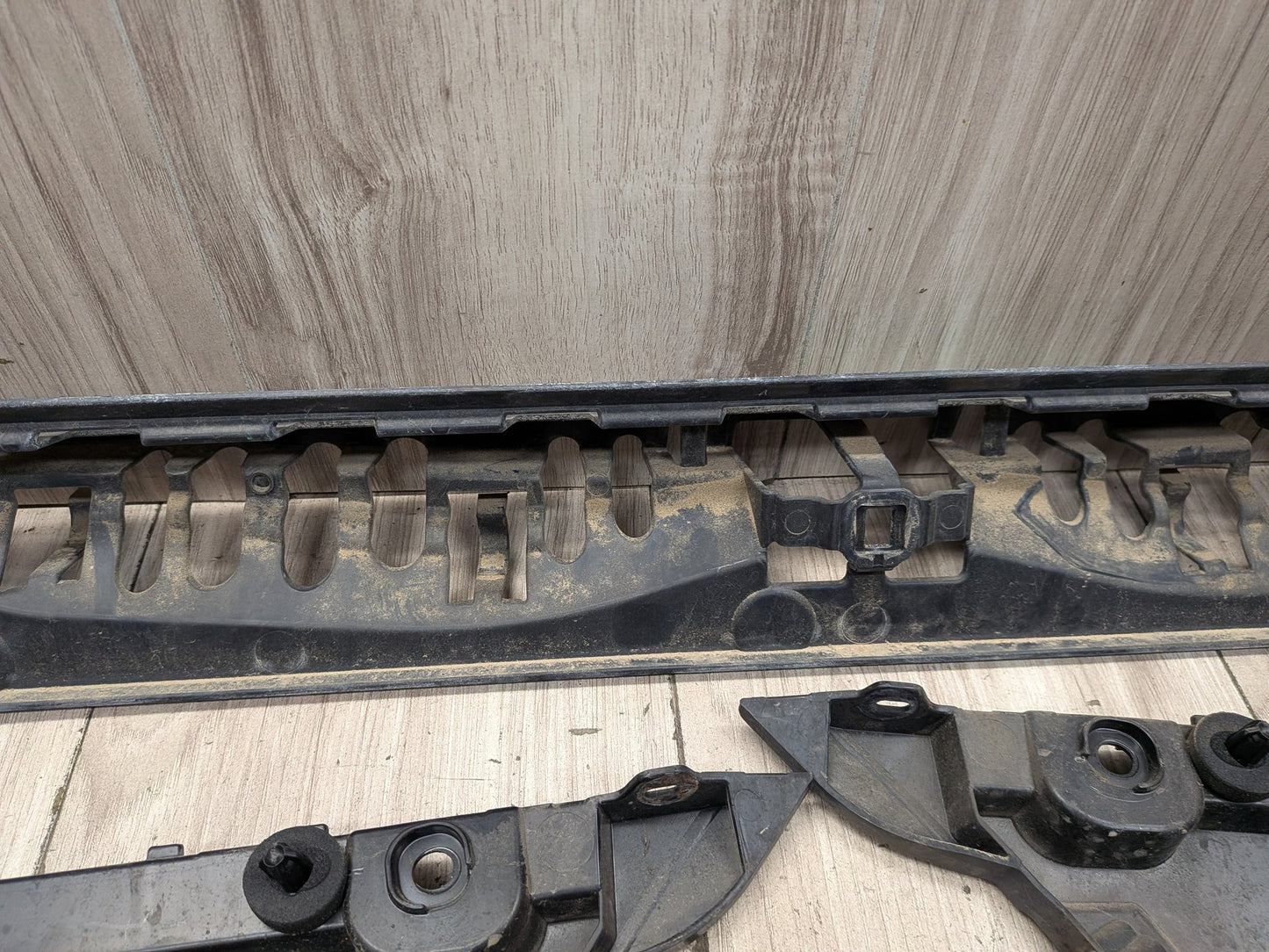 OEM BMW F90 M5 G30 M550 M Sport REAR Center Middle Reinforcement Bracket Mount