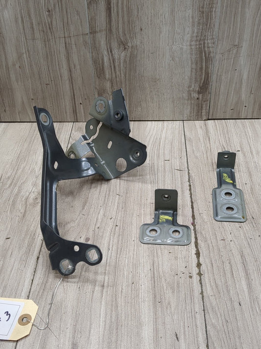 2017 - 2023 BMW M550i G30 Front Left Driver Fender Brackets SET 7349617 N63B44O2