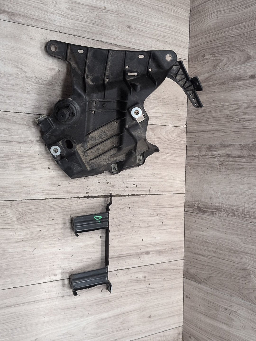 OEM BMW F15 F16 F85 F86 X5 X6 Front Left Driver Fender Mount Support Brackets