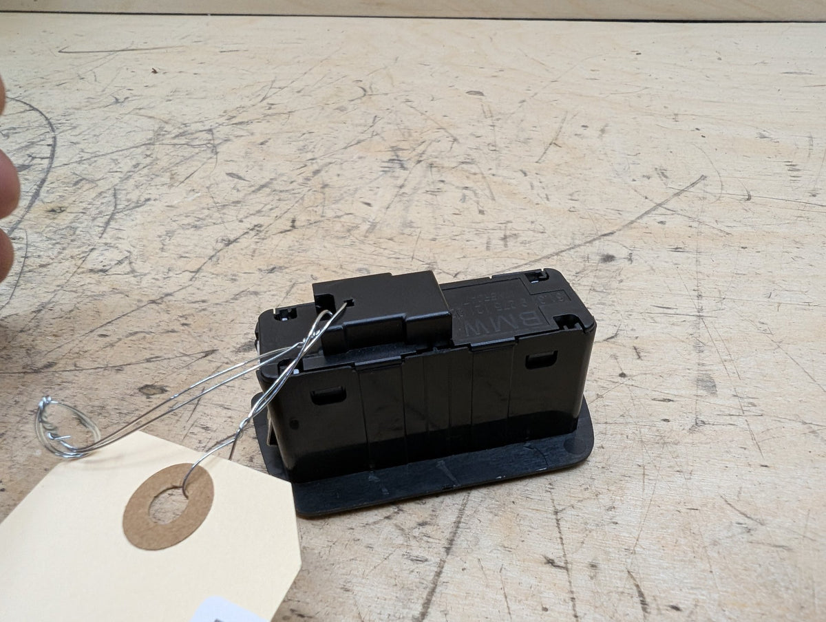 OEM BMW F02 F10 F15 F48 F90 G01 G20 G30 G80 X3 Rear Trunk Lid Center Lock Switch