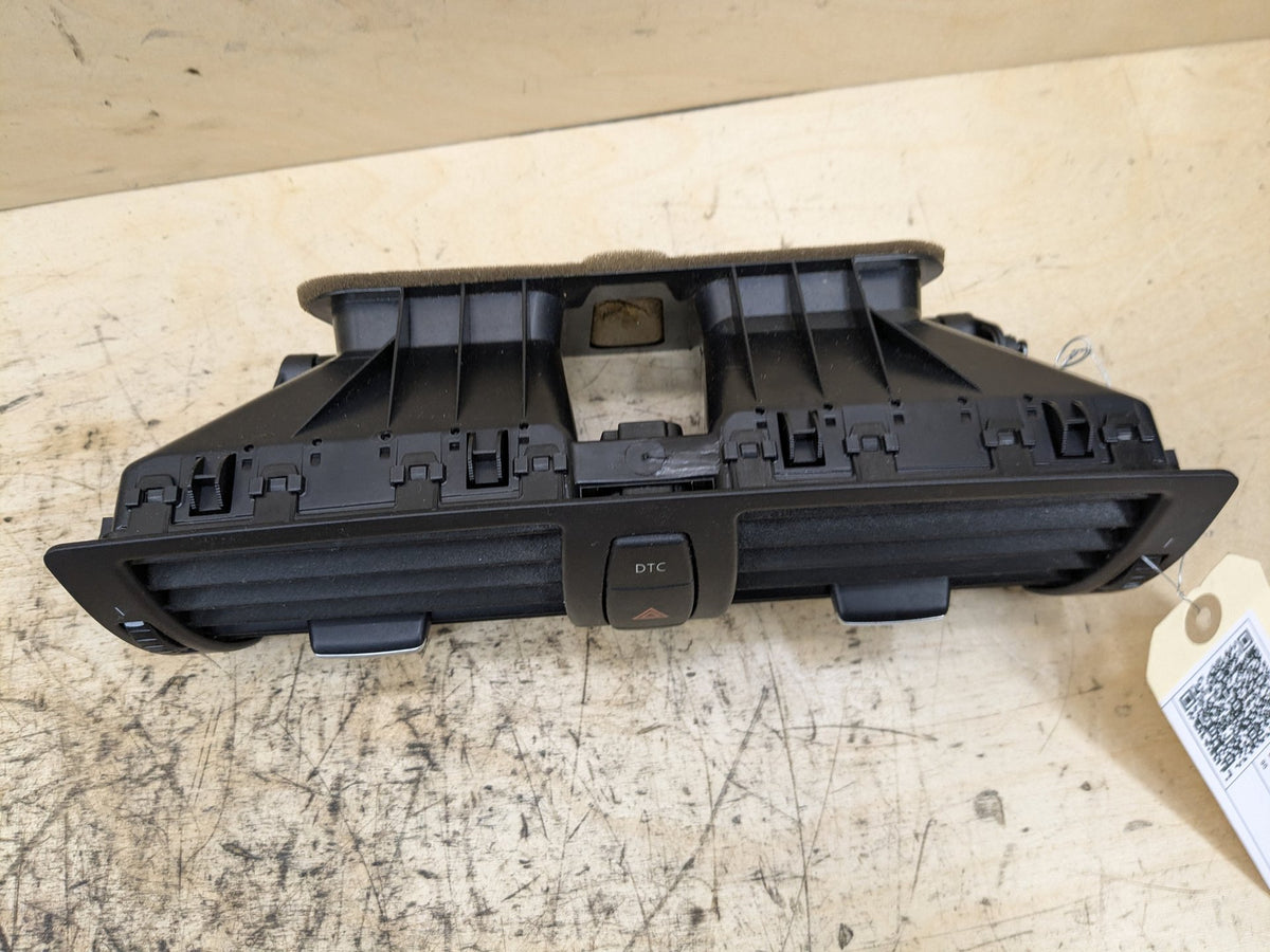 08-13 OEM BMW E82 E88 128 135 Dash Dashboard Center Middle AC Air Vent Grille