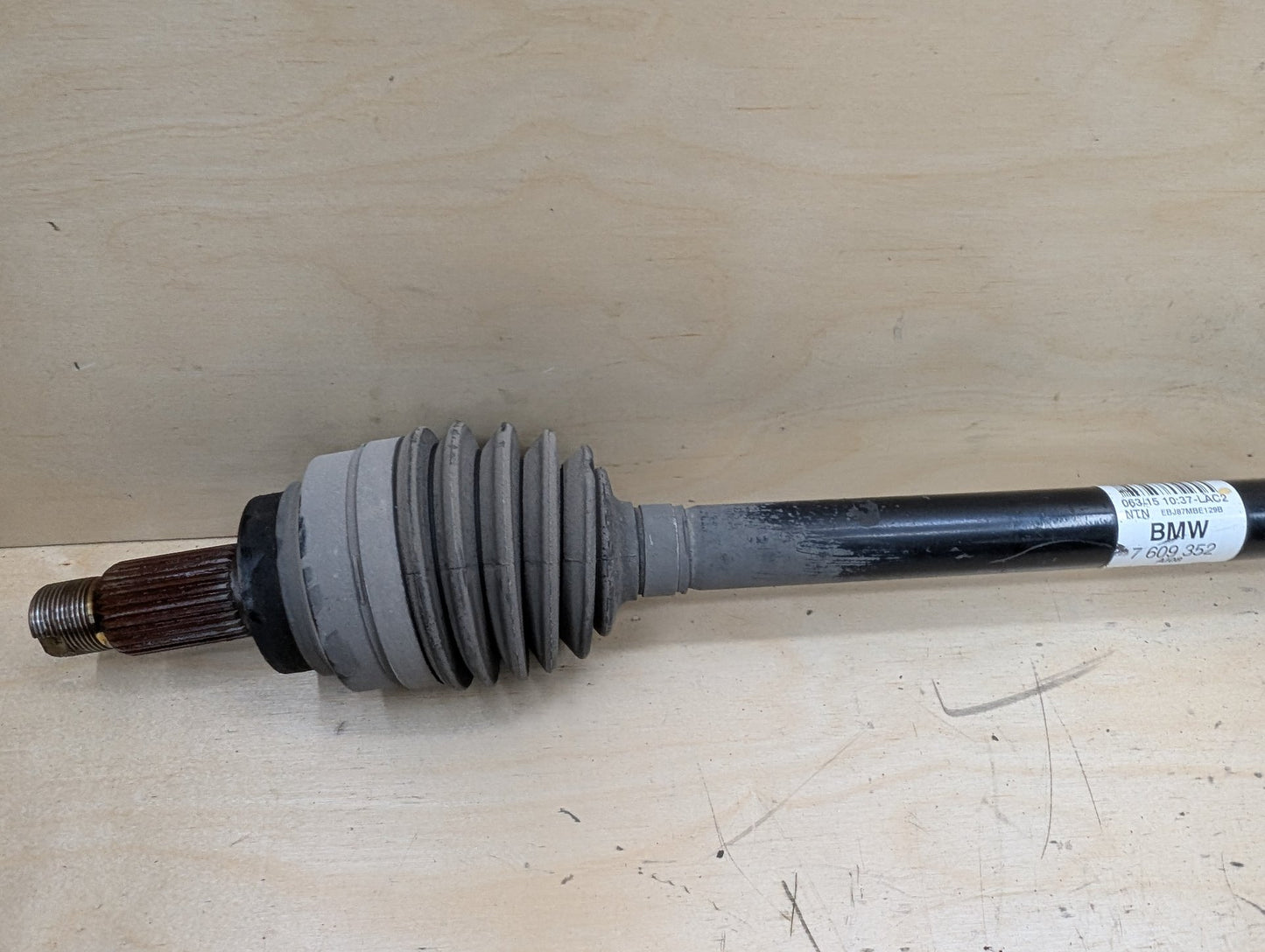 2012-2018 BMW 320i F30 Rear Right Passenger Half Shaft Output CV Axle 7609352