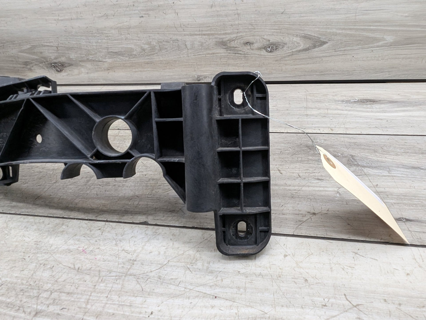 08-13 BMW E82 E88 128 135 Right Passenger Headlight Arm Bracket Support Mount