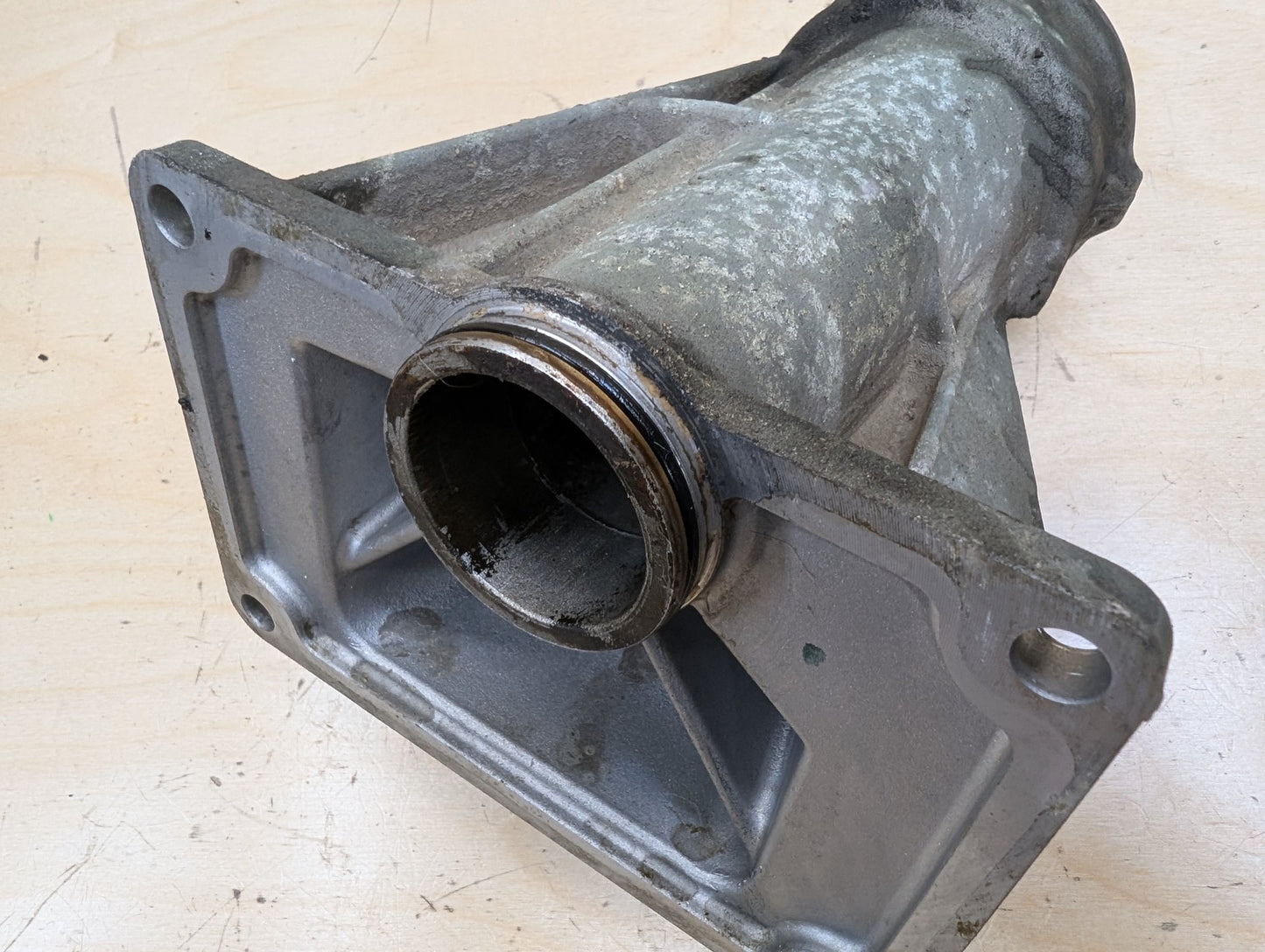 2015-2019 BMW X6 F16 Front Differential Axle Carrier Support Mount Bracket 7568712