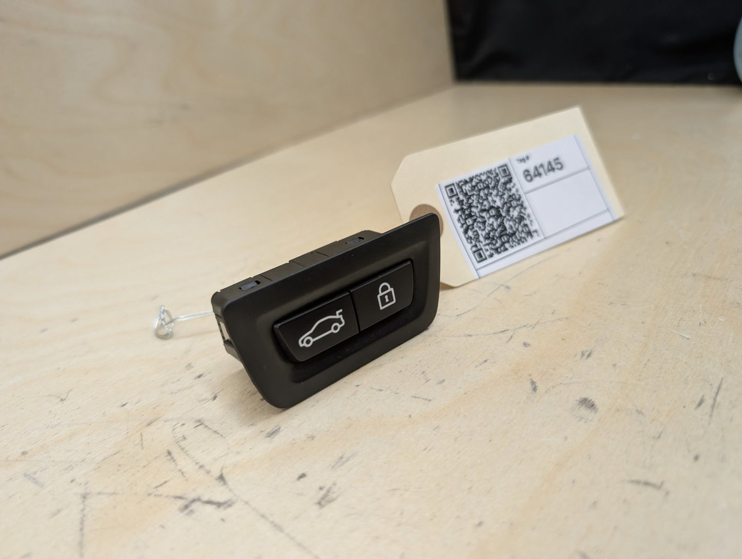 OEM BMW F02 F10 F15 F48 F90 G01 G20 G30 G80 X3 Rear Trunk Lid Center Lock Switch
