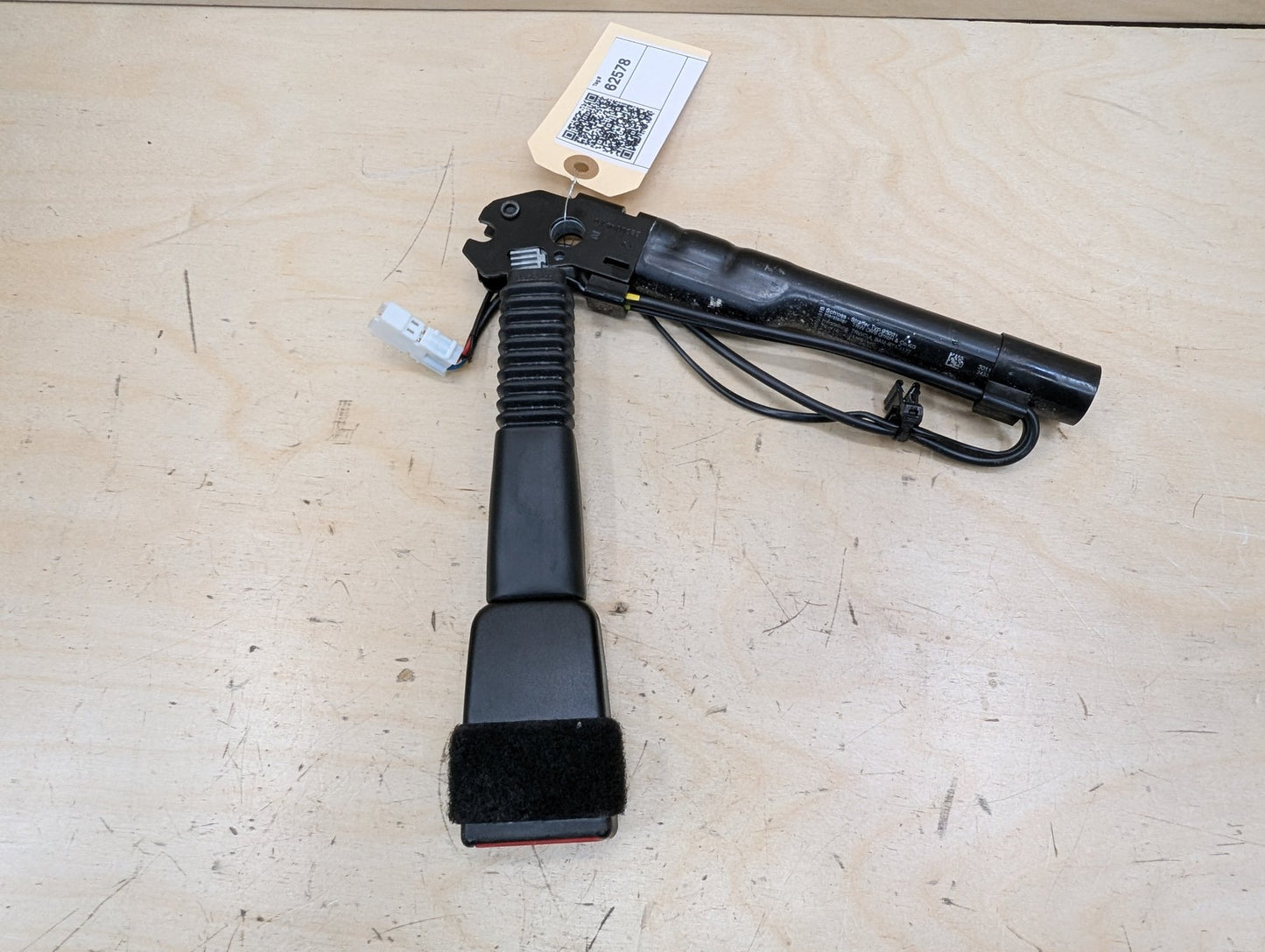 OEM BMW F30 F32 F36 F80 F82 F87 Front Right Passenger Seat Belt Buckle Tensioner