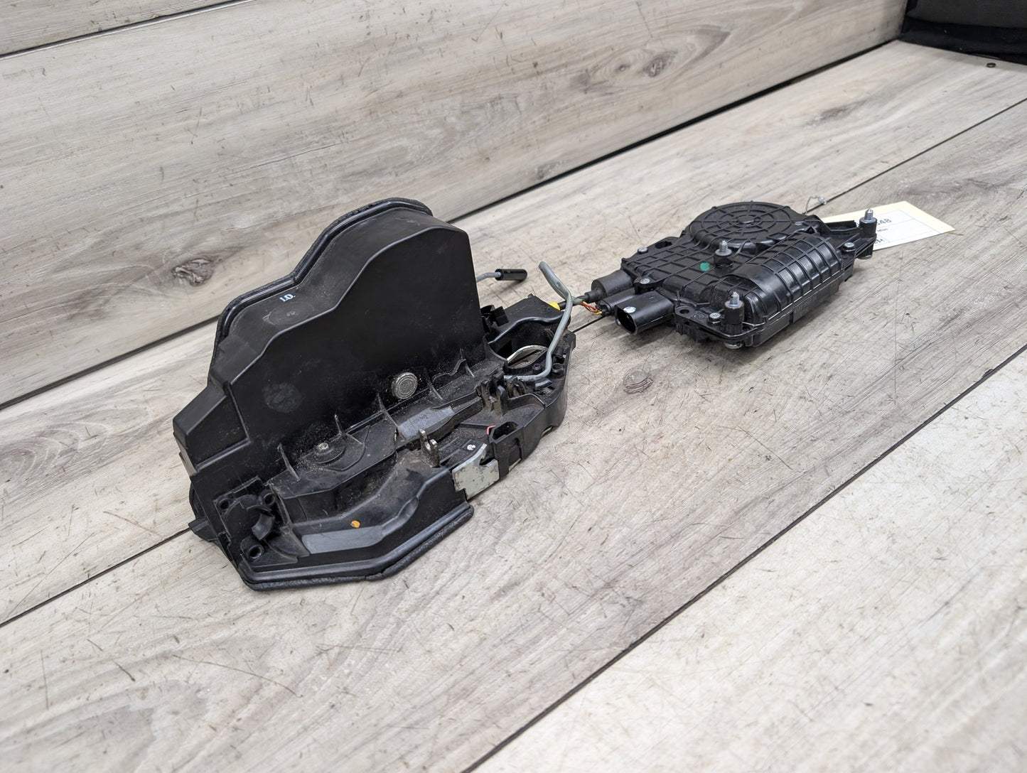 2007-2013 BMW X5 E70 Front Right Passenger Door Latch Lock Actuator w/ Soft Close 7315022
