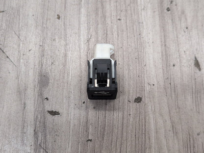 2016-2022 BMW 750i G12 AUX/ USB Charger Port Socket 9229294 OEM