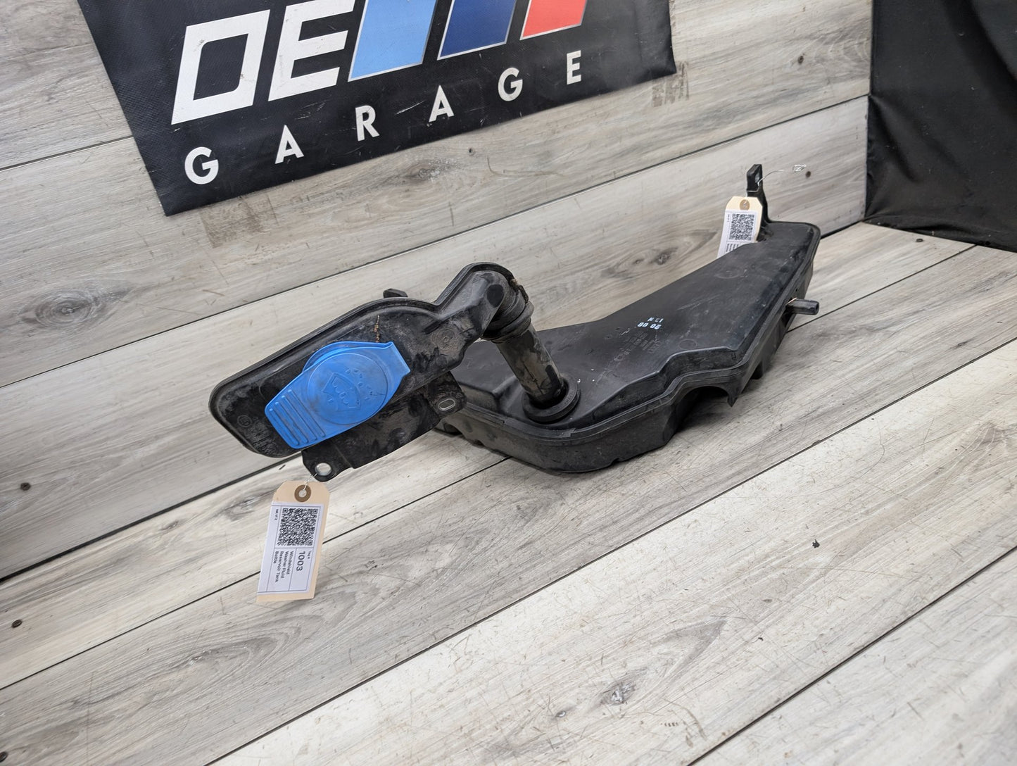2009 - 2017 Audi Q5 8R Windshield Reservoir Tank Assembly 8R0955453B EA888