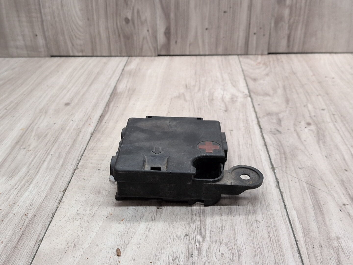 2010-2016 Audi S4 B8 Rear Battery B+ Terminal Junction Point Relay Fuse Box 8K0937517A OEM