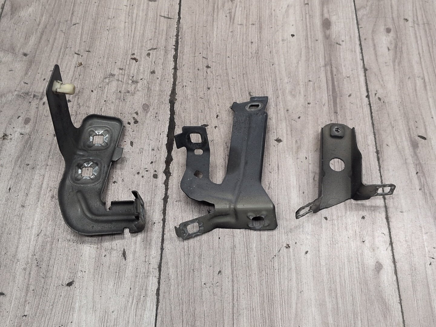 12-20 OEM BMW F30 F32 F33 F36 Front Left Driver Fender Wing Holder Bracket SET